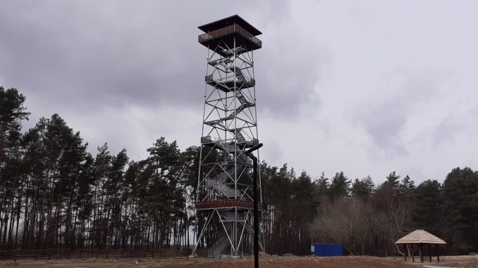 Uhowo: wieża widokowa, 40 m wysokości